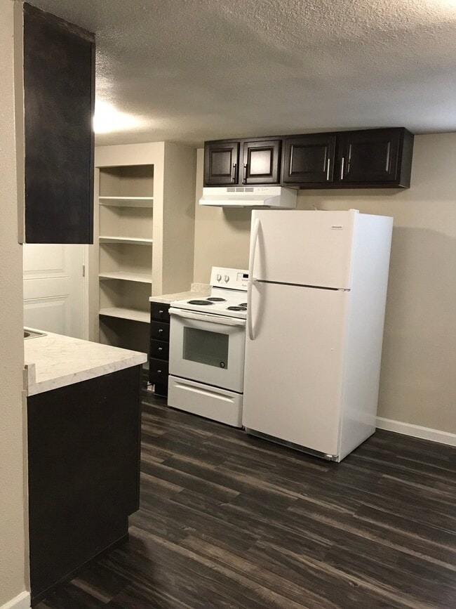 Building Photo - 214 W Republic St