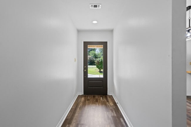 Building Photo - 87133 Golf Club Dr