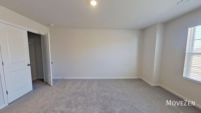 Building Photo - 12 Fernhill Ln