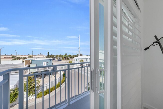 Building Photo - 10877 Overseas Hwy