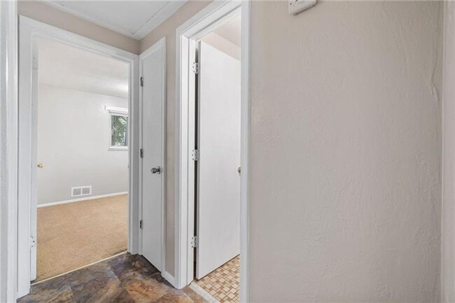 Building Photo - 2897 Leola Ave