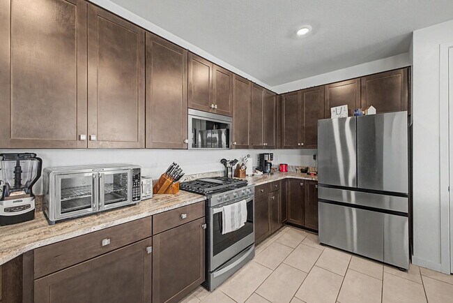 Building Photo - 2548 W Grenadine Rd