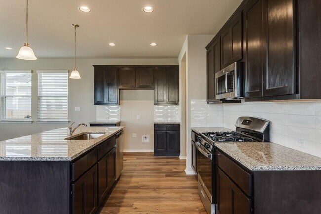 Building Photo - 412 Delta Crst