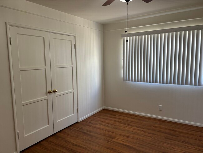 1st bedroom - 6266 S La Brea Ave