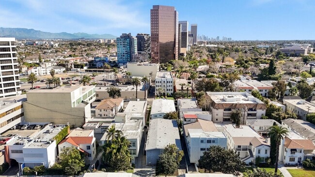 Building Photo - 218 Gale Properties