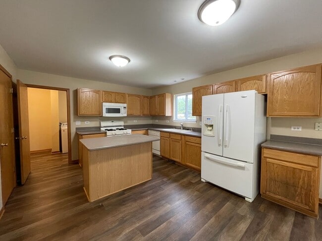 Building Photo - Single Family Home for Rent in Marengo! Available Mid August 2026!