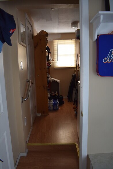 Building Photo - 4 Cindy St