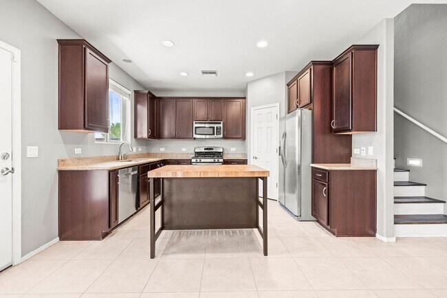 Building Photo - Welcome to Rancho Sahuarita!