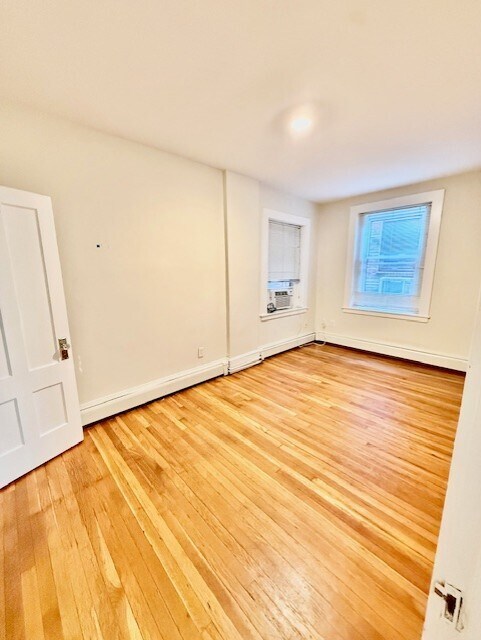 Building Photo - 164 Prince St