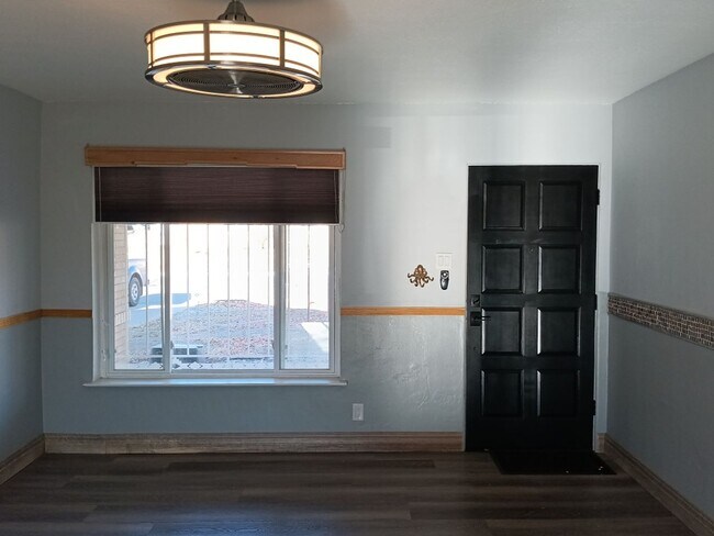 Building Photo - 3 Bedroom, 3 Bathroom Home! Schedule a Showing Soon!