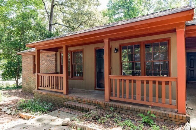 Building Photo - 170 Garnett Ridge Dr