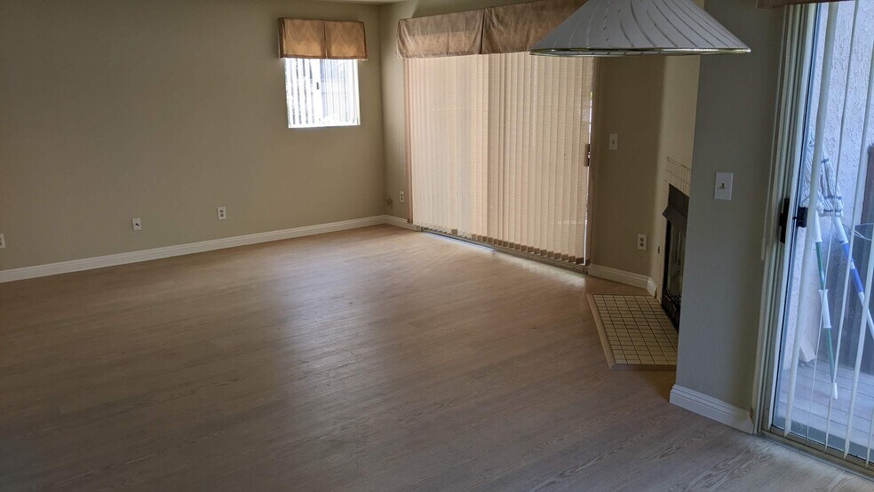 Living room - 11321 Avenida de los Lobos