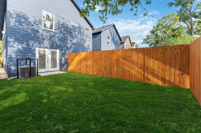 Building Photo - 9318 Firnat St