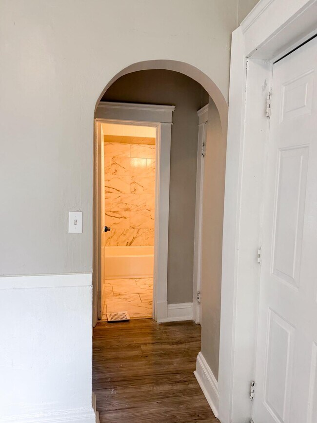 Building Photo - 2778 E 120th St