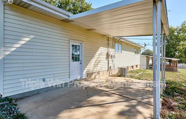 Building Photo - 2770 Dove Dr