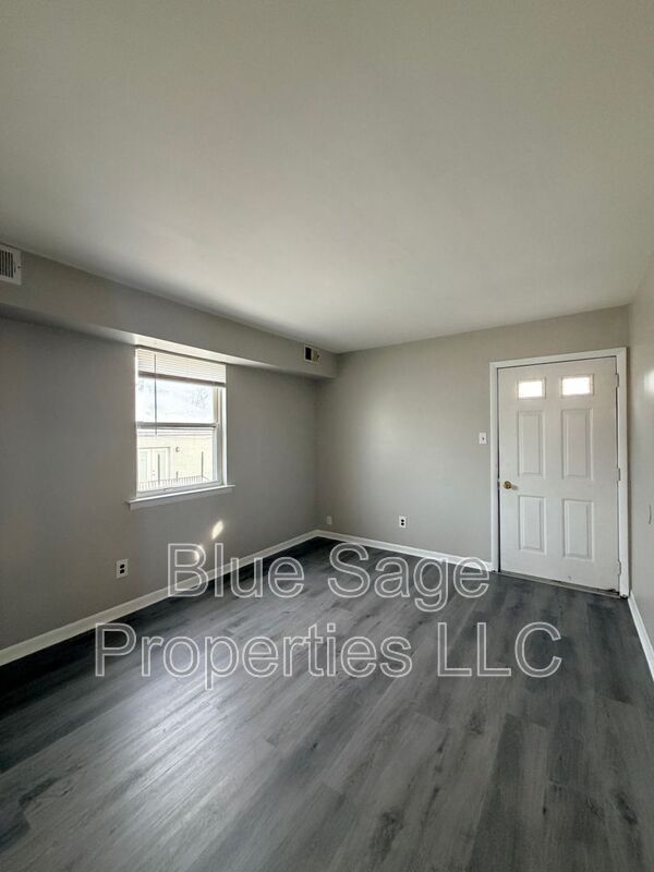 Building Photo - 727 Clifton Ave