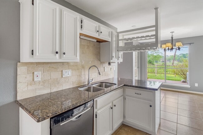Building Photo - 16212 Seahorse Dr