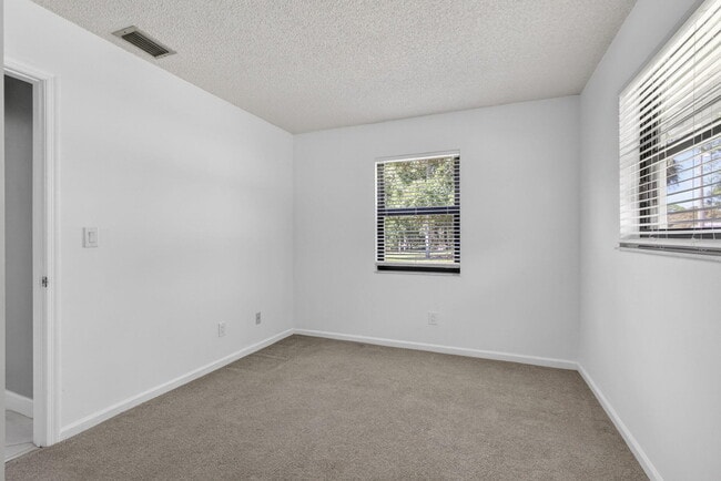 Building Photo - 7107 181st Ct N