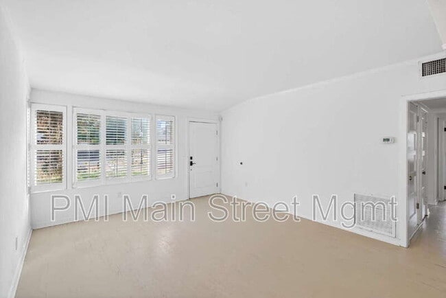 Building Photo - 413 E Miller St