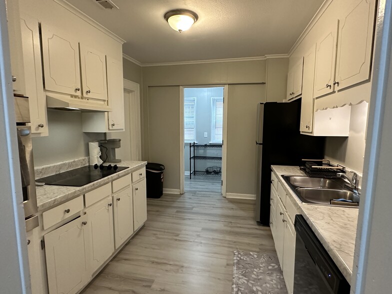 Building Photo - 505 Ward Ave NE