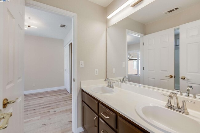 Building Photo - 4579 Mangrove Dr