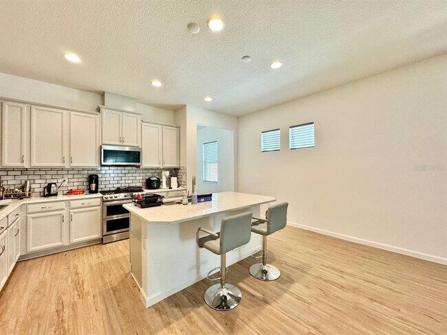 Building Photo - 827 Winterside Dr