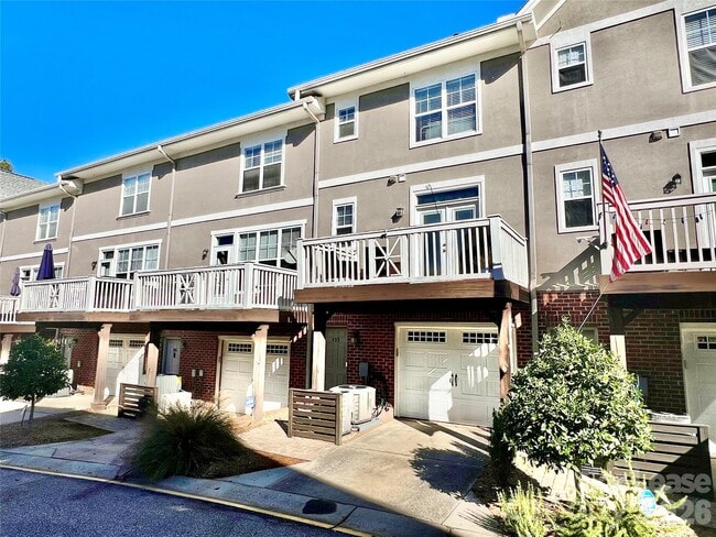 Building Photo - 833 W 4th St