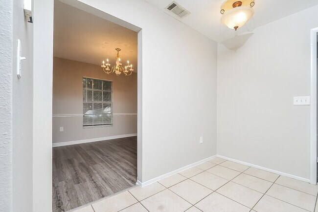 Building Photo - 3412 Groveview Dr