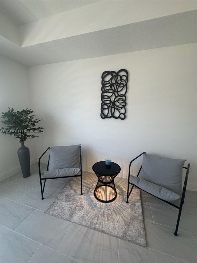 Building Photo - 649 N Lincoln St