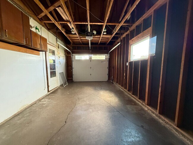 Building Photo - Charming 3 Bed, 1 Bath Home in Quiet Bette...