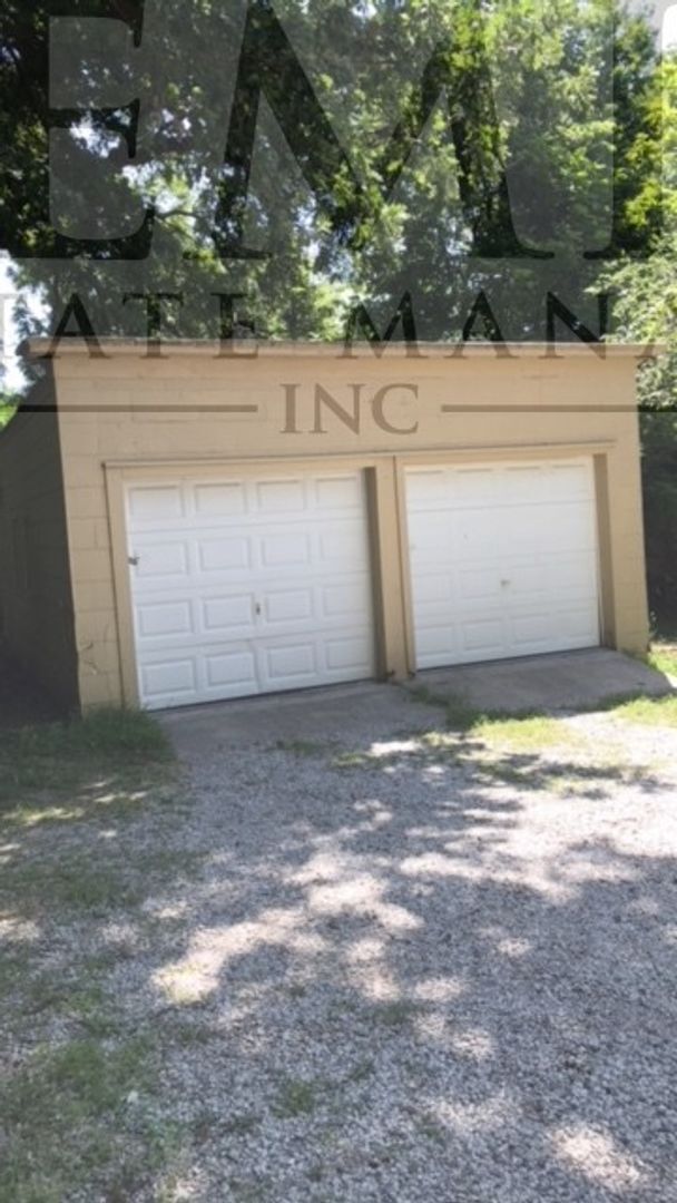 Building Photo - 2411 S Sterling Ave