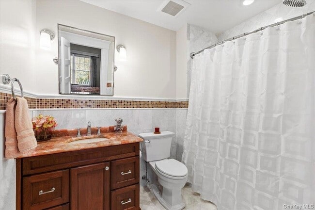 Building Photo - 47 Greenacres Ave