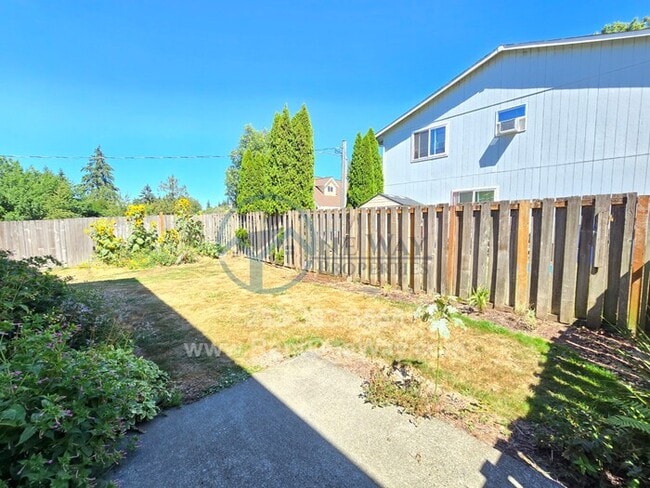 Building Photo - 610 11th Ave