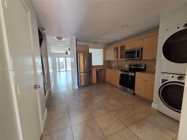 Building Photo - 12025 S Las Palmas Dr