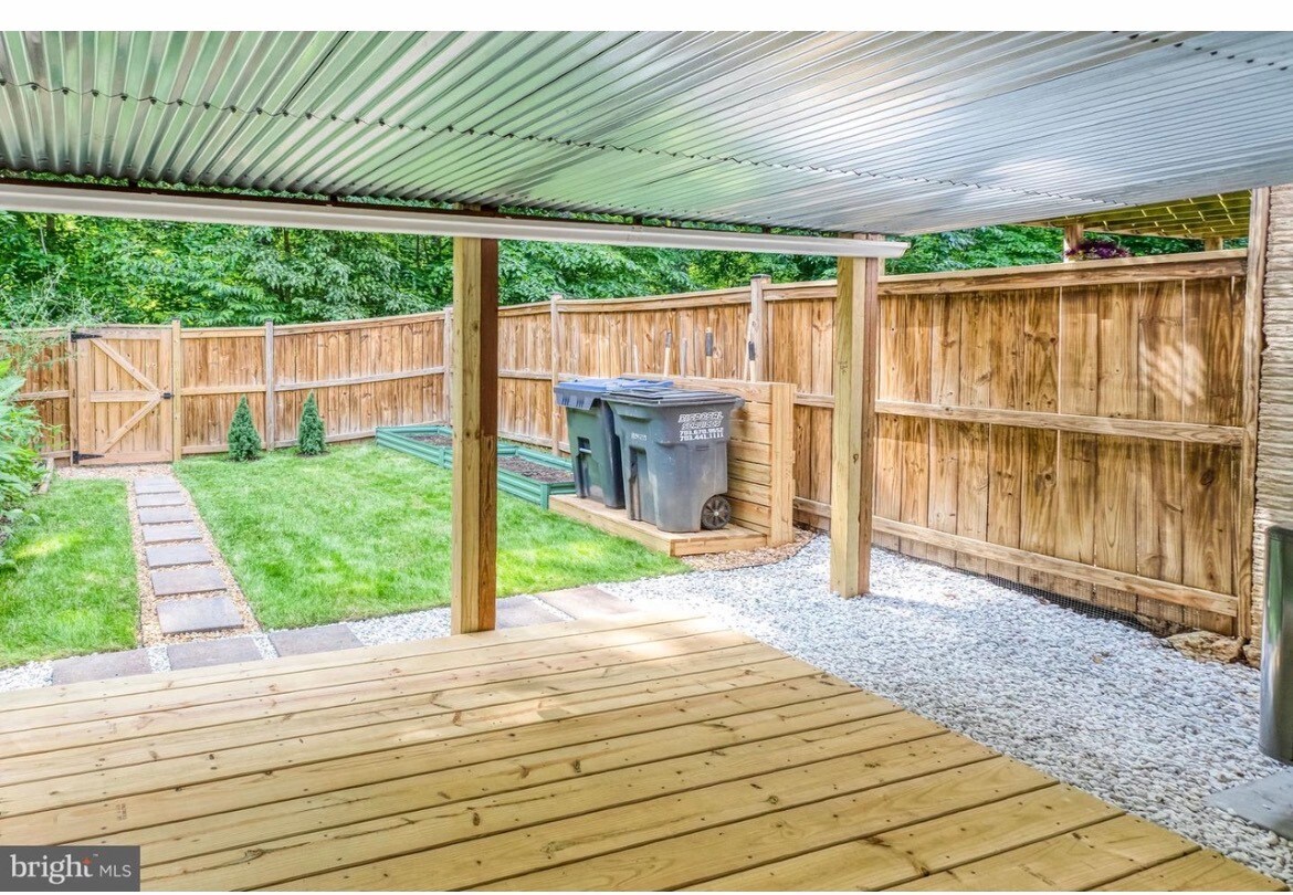 Building Photo - 15242 Streamside Ct