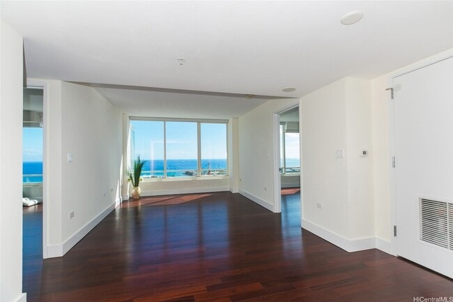 Building Photo - 1009 Kapiolani Blvd