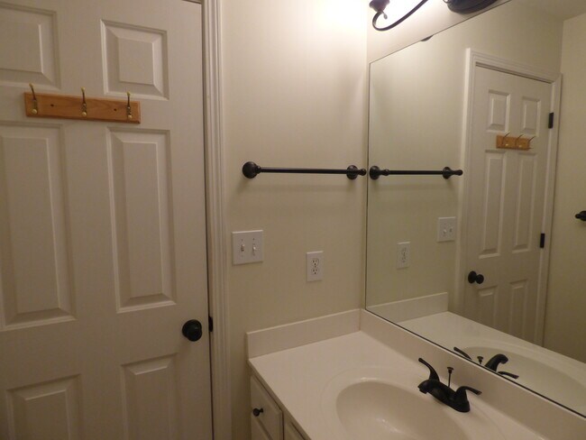 Building Photo - LOVELY HOME in Hamburg; Renovated, Garage, Many Upgrades!