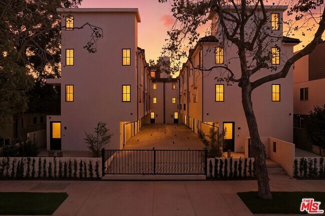 Building Photo - 5538 Tova Dr