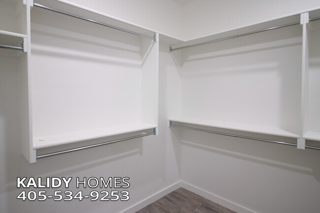 Building Photo - 2141 Kalidy Dr