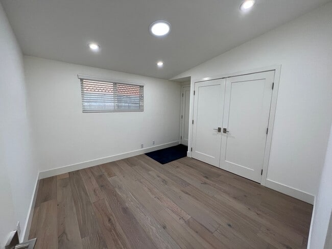 Building Photo - Pierpont Beach House for Lease!