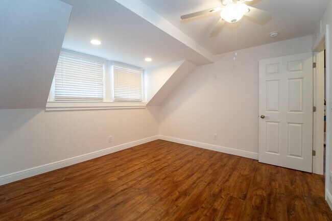 Building Photo - 11 Aviles St