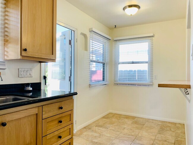 Building Photo - 2BD/1BA PACIFIC BEACH HOUSE LESS THAN 5 BL...