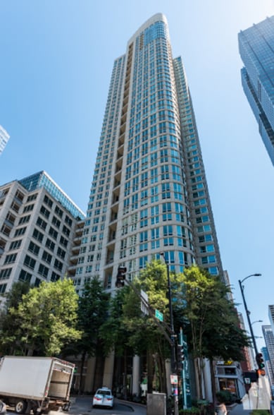 Building Photo - 345 N La Salle Dr