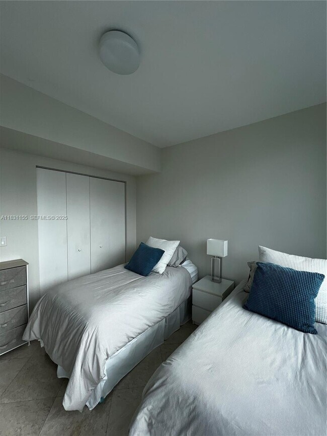 Building Photo - 350 S Miami Ave