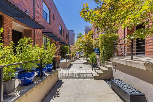 Building Photo - 1322 E Sutter Walk