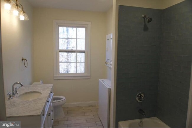 Building Photo - 906 Litchfield Rd