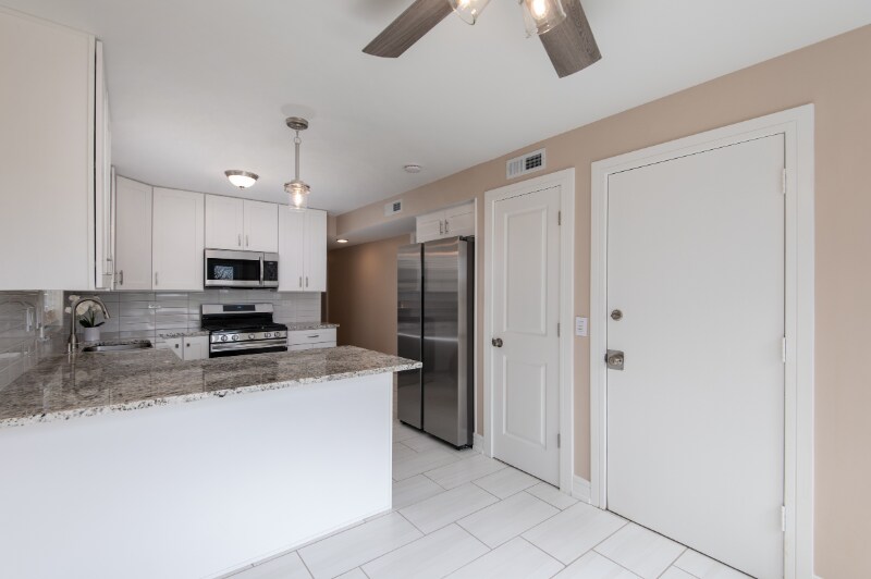 Building Photo - 8729 W 73rd Pl