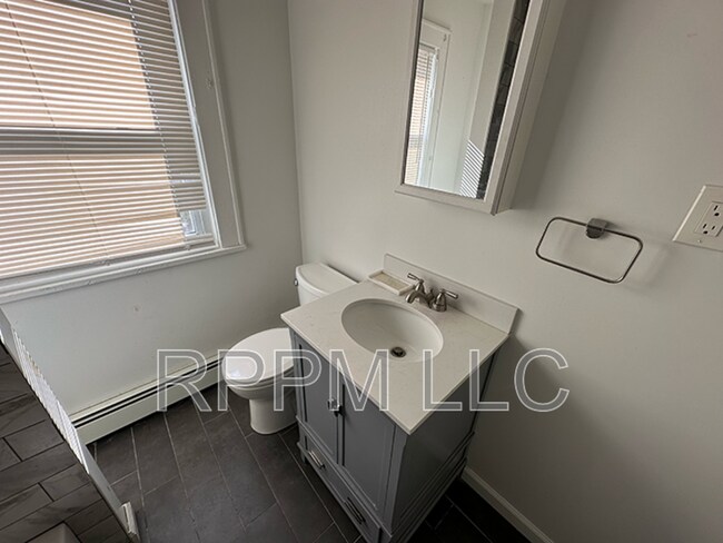 Building Photo - 208 West Palisade Avenue - 1