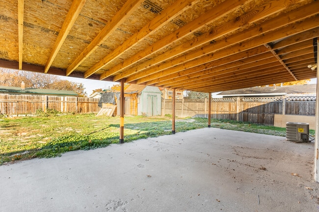 Building Photo - 1609 N Plateau Ave