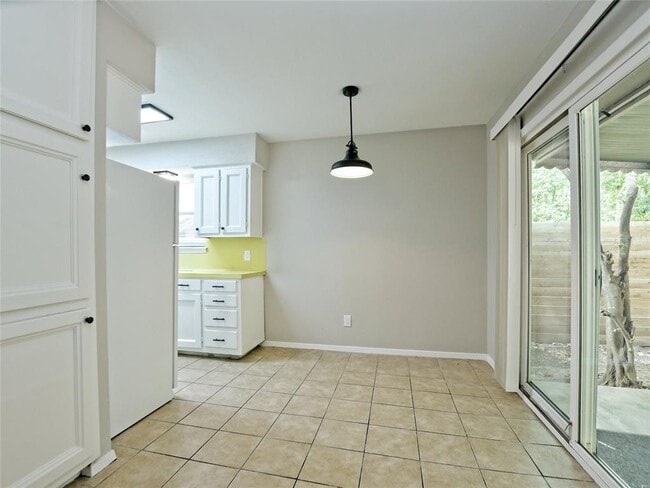 Building Photo - 5255 Meadow Creek Dr